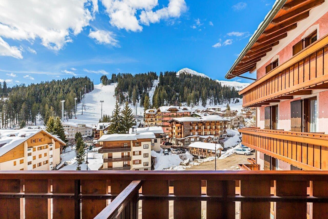Hotel Cristiania Мадонна-ди-Кампильо Экстерьер фото