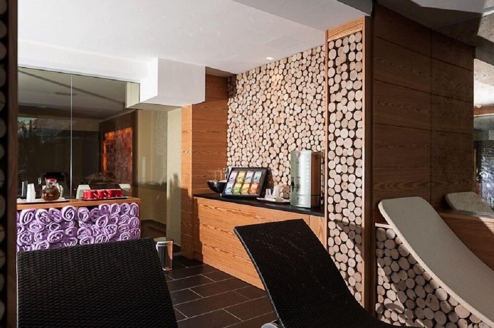 Hotel Cristiania Мадонна-ди-Кампильо Экстерьер фото