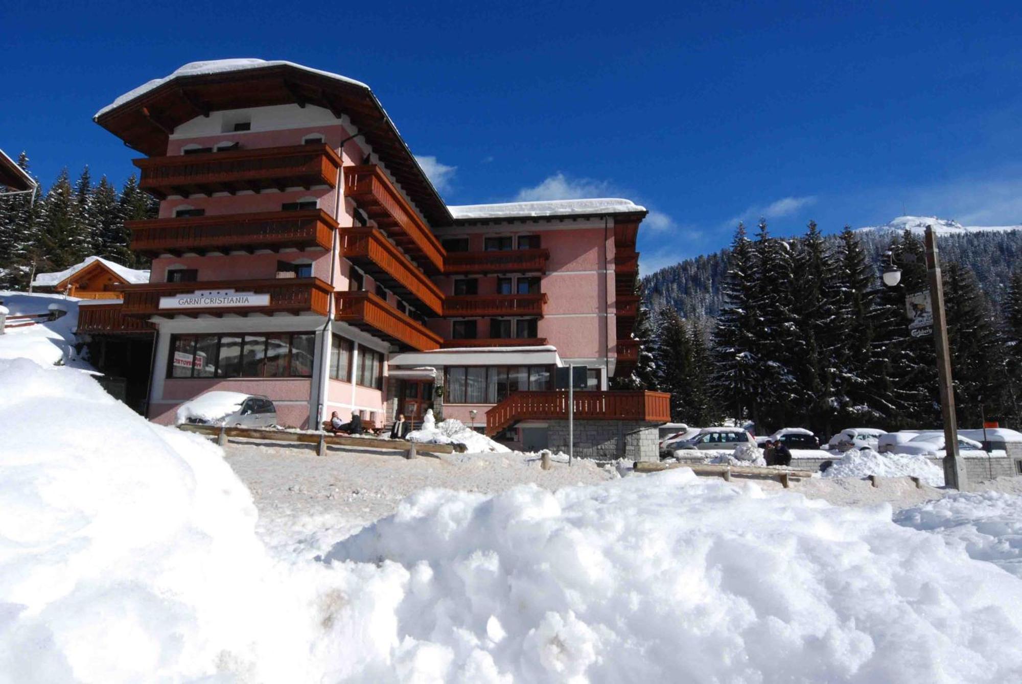 Hotel Cristiania Мадонна-ди-Кампильо Экстерьер фото