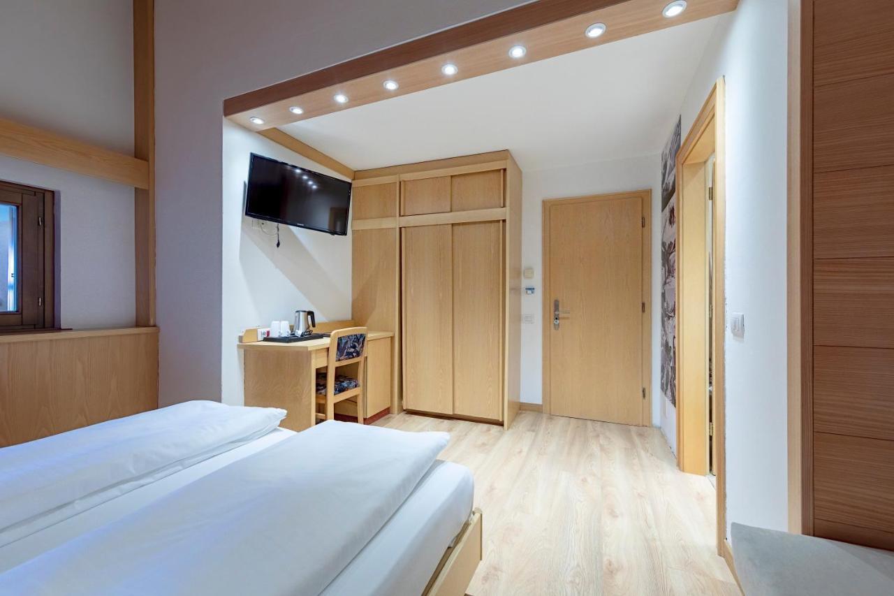 Hotel Cristiania Мадонна-ди-Кампильо Экстерьер фото
