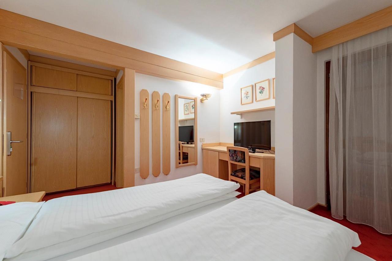 Hotel Cristiania Мадонна-ди-Кампильо Экстерьер фото