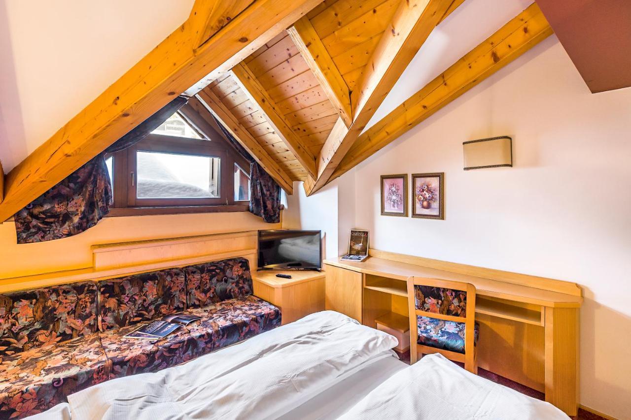 Hotel Cristiania Мадонна-ди-Кампильо Экстерьер фото
