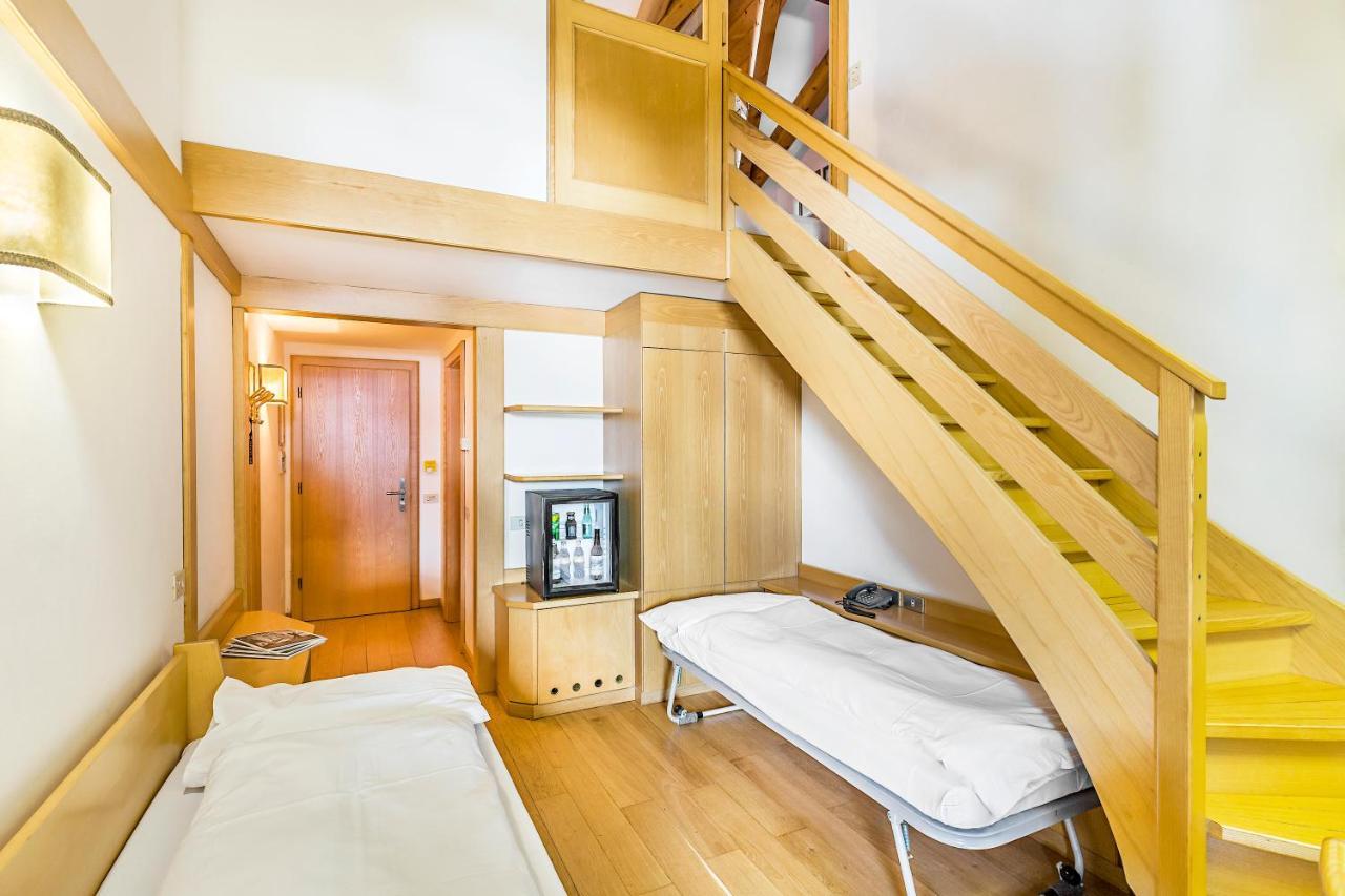 Hotel Cristiania Мадонна-ди-Кампильо Экстерьер фото