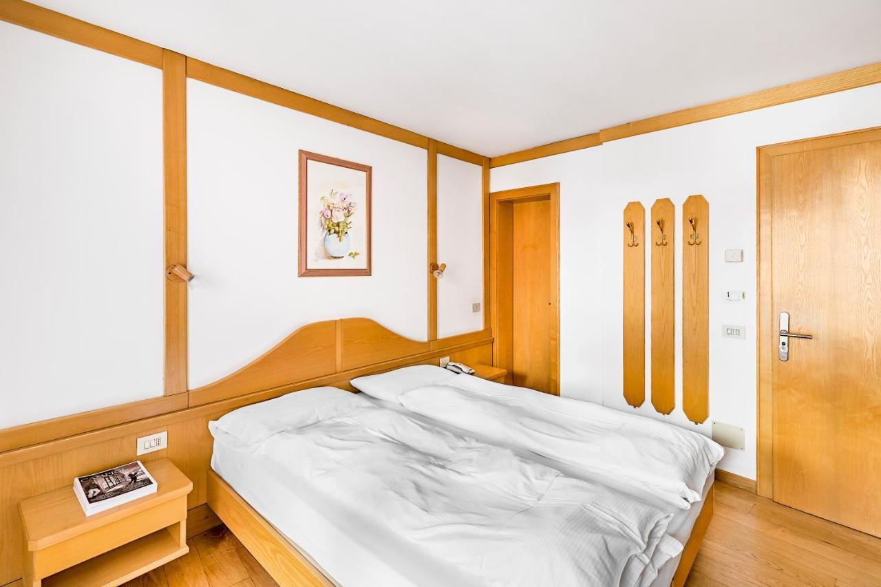 Hotel Cristiania Мадонна-ди-Кампильо Экстерьер фото