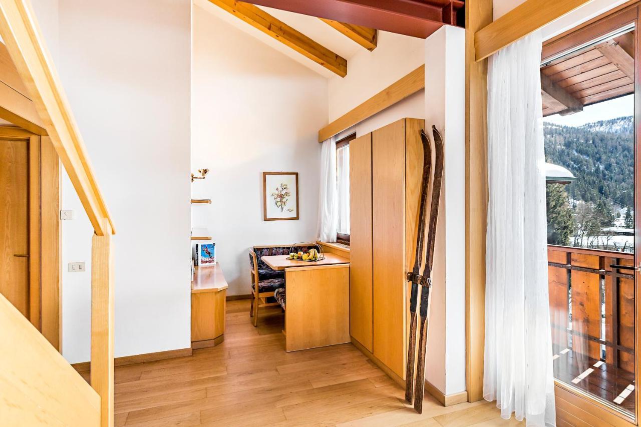 Hotel Cristiania Мадонна-ди-Кампильо Экстерьер фото